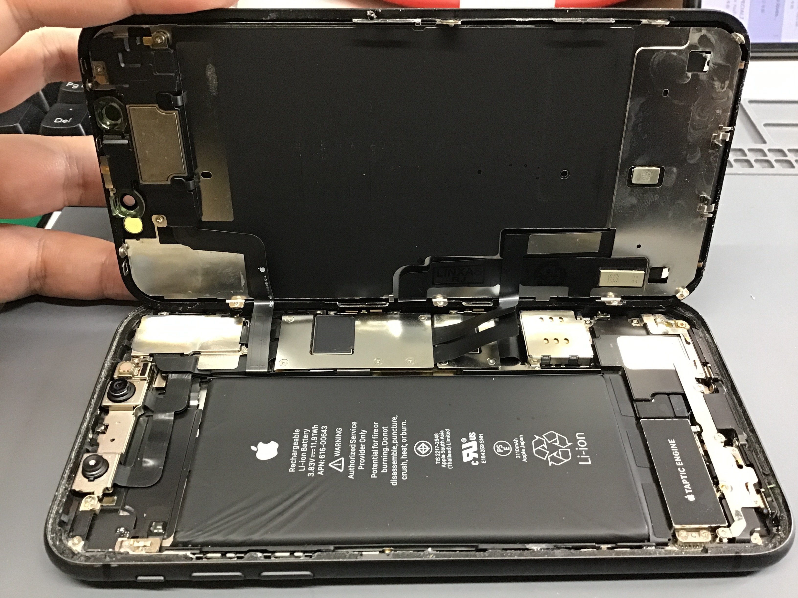 iPhone11のバッテリー交換は、データそのまま・即日修理のスマホ修理工房イーアス高尾店へ！