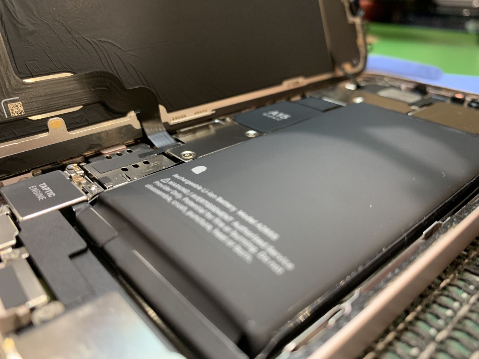 iPhone13バッテリー膨張/三郷市からご来店【スマホ修理工房フレスポ八潮店】