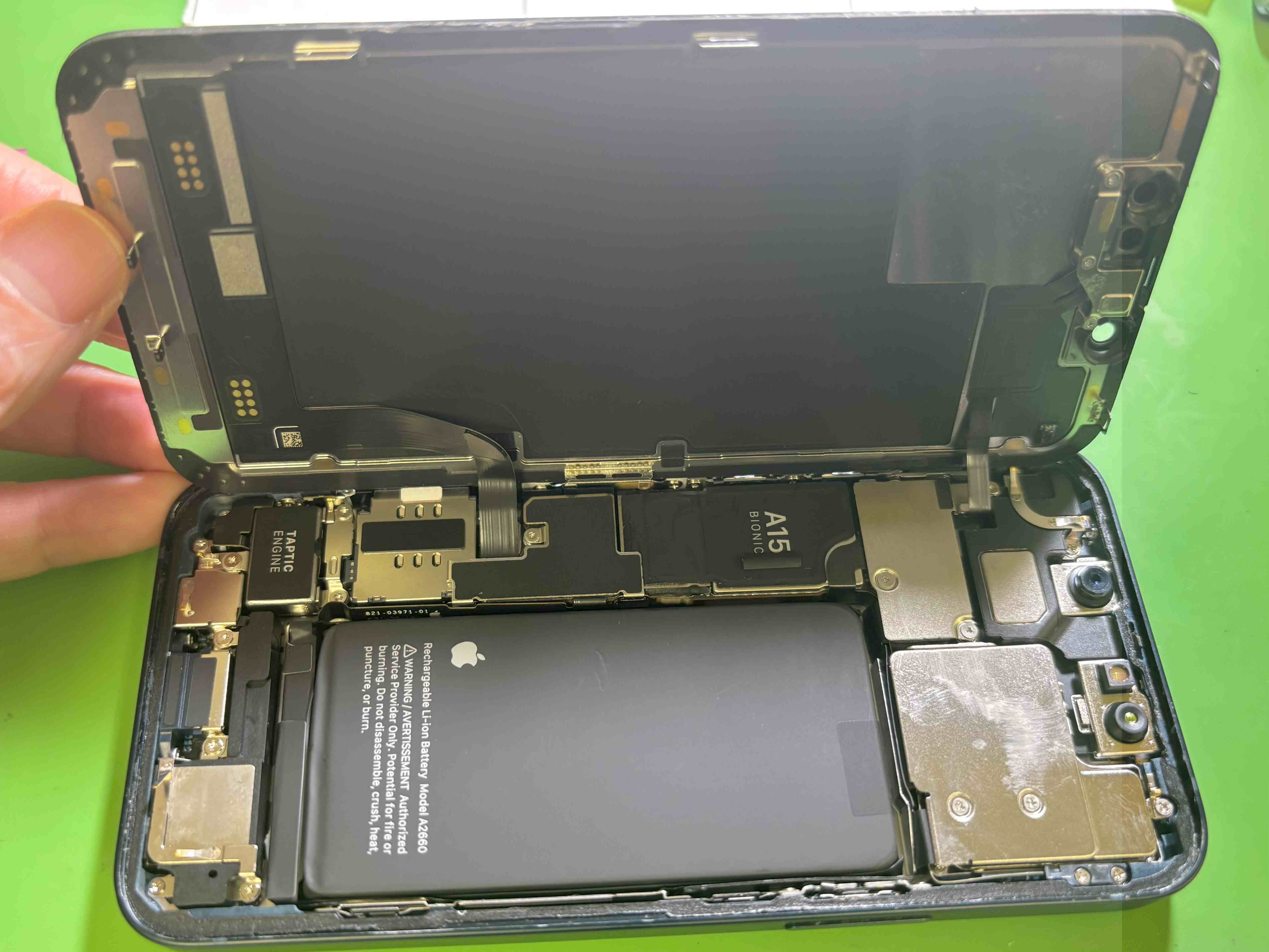 iPhone13miniが突然起動不良に!
