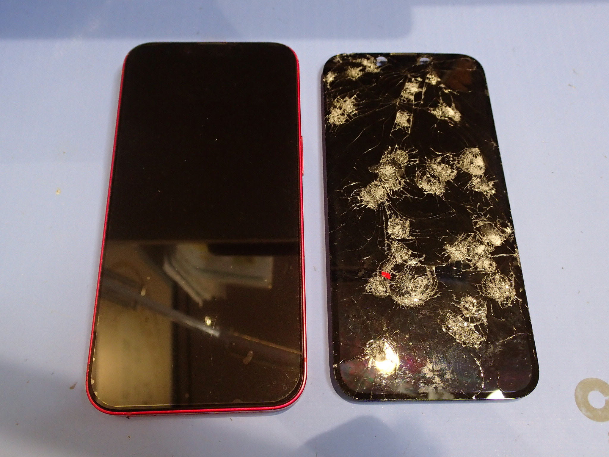 葛飾区よりiPhone14の画面破損【スマホ修理工房フレスポ八潮店】