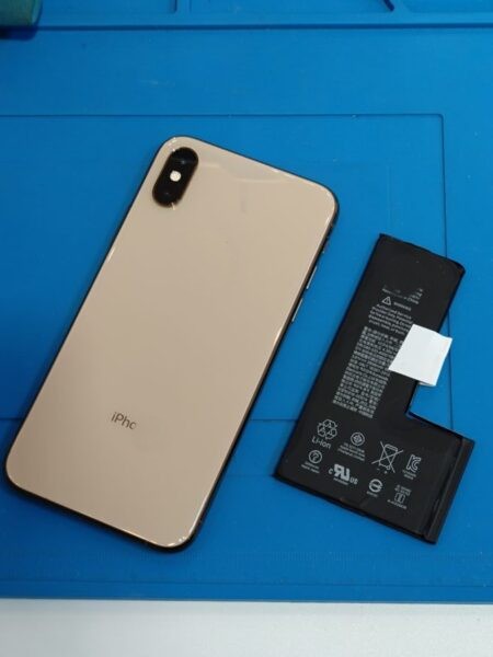 iPhone Xs (アイフォン）バッテリーを交換したい？そんな時は当店へ！