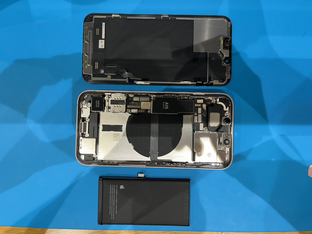 iPhone13 バッテリー交換【スマホ修理工房 熊本ゆめタウン光の森店】