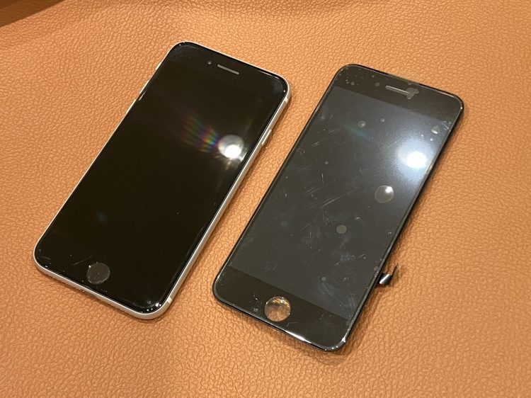 画面が映らなくなってしまったiPhoneSE2（アイフォン）の画面修理を行いました