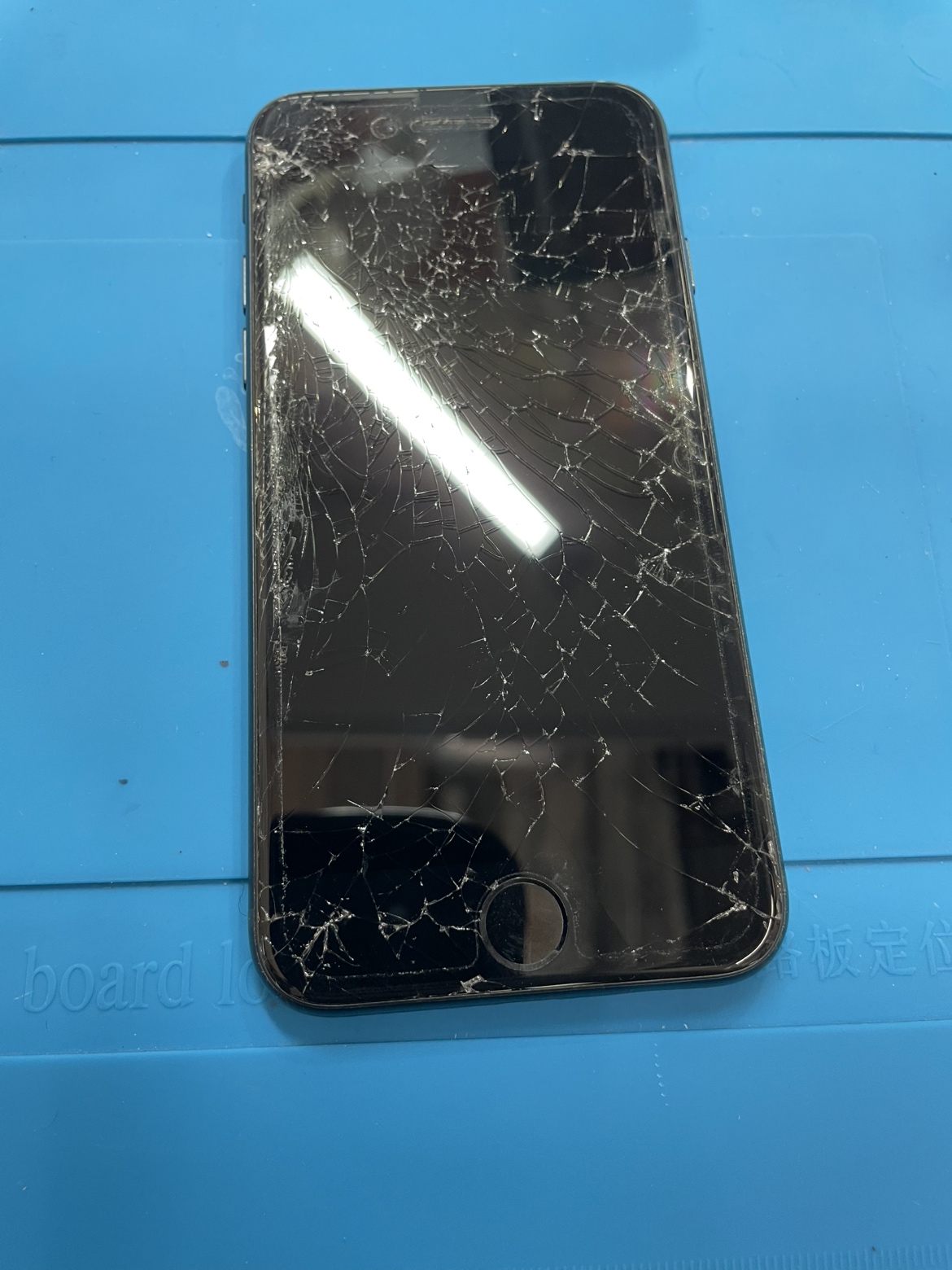 iPhoneSE3（アイフォン）の画面交換をしました。【スマホ修理工房池袋P‘パルコ店】