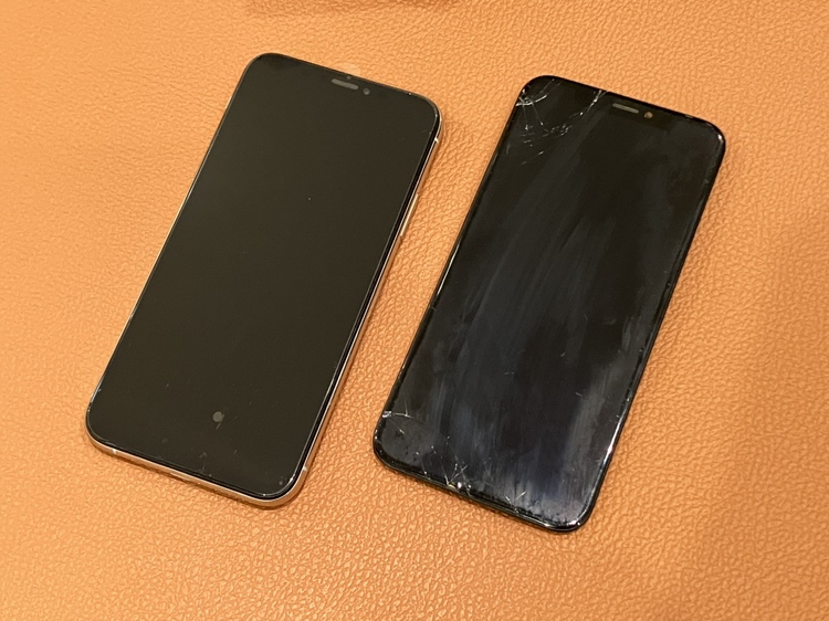 画面が割れたiPhoneXS（アイフォン）の画面交換修理を承りました