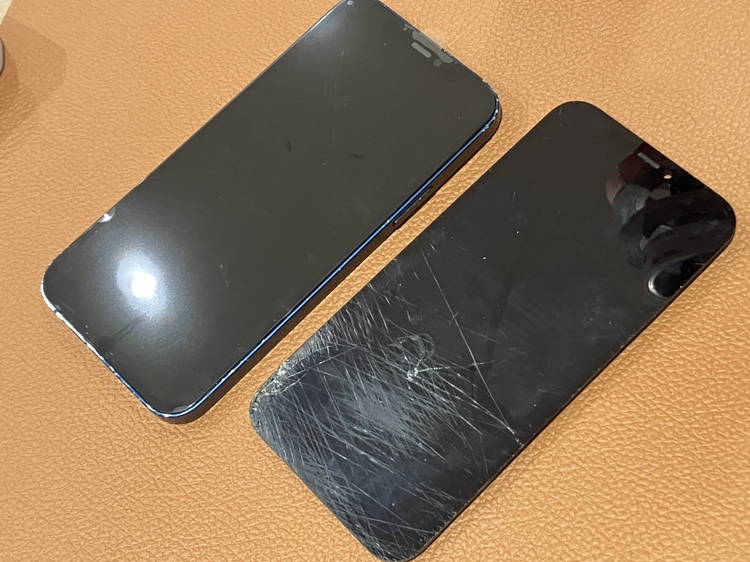 画面が擦れてしまったiPhone12（アイフォン）画面交換修理を承りました