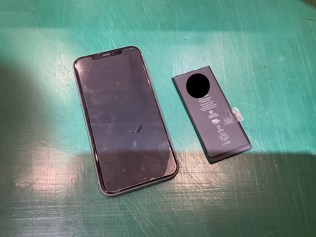 【iPhone 11】 バッテリーの減りが早いということでバッテリー交換修理を行いました スマホ修理工房イオン北浦和店