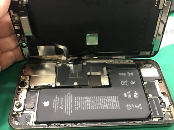 iPhone11の画面交換ならデータをそのまま・最短即日修理のスマホ修理工房二俣川店に