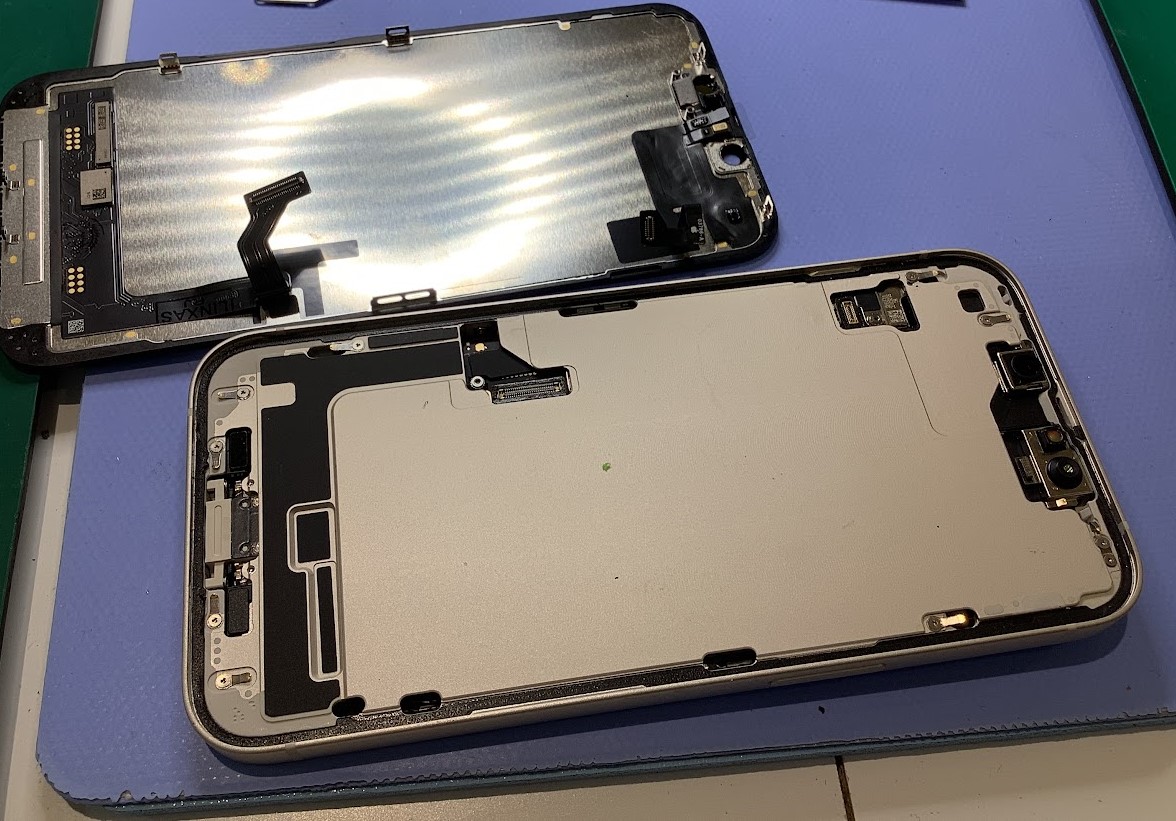 iPhone14Proの画面交換ならデータそのまま・最短即日修理のスマホ修理工房ラザウォーク甲斐双葉店へ！