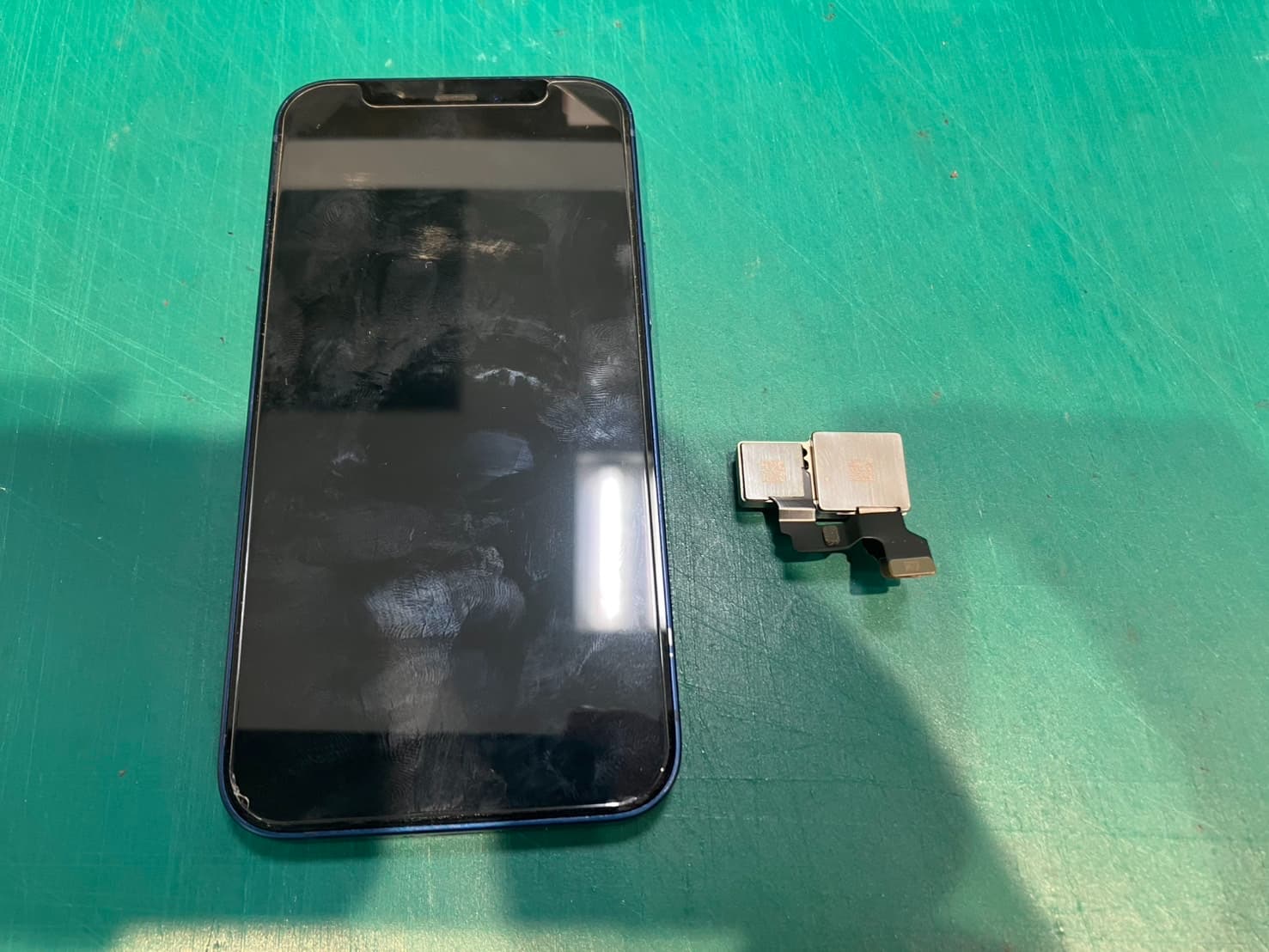 iPhone12miniカメラのピントが合わないので交換修理をいたしました　-スマホ修理工房浦和パルコ店-