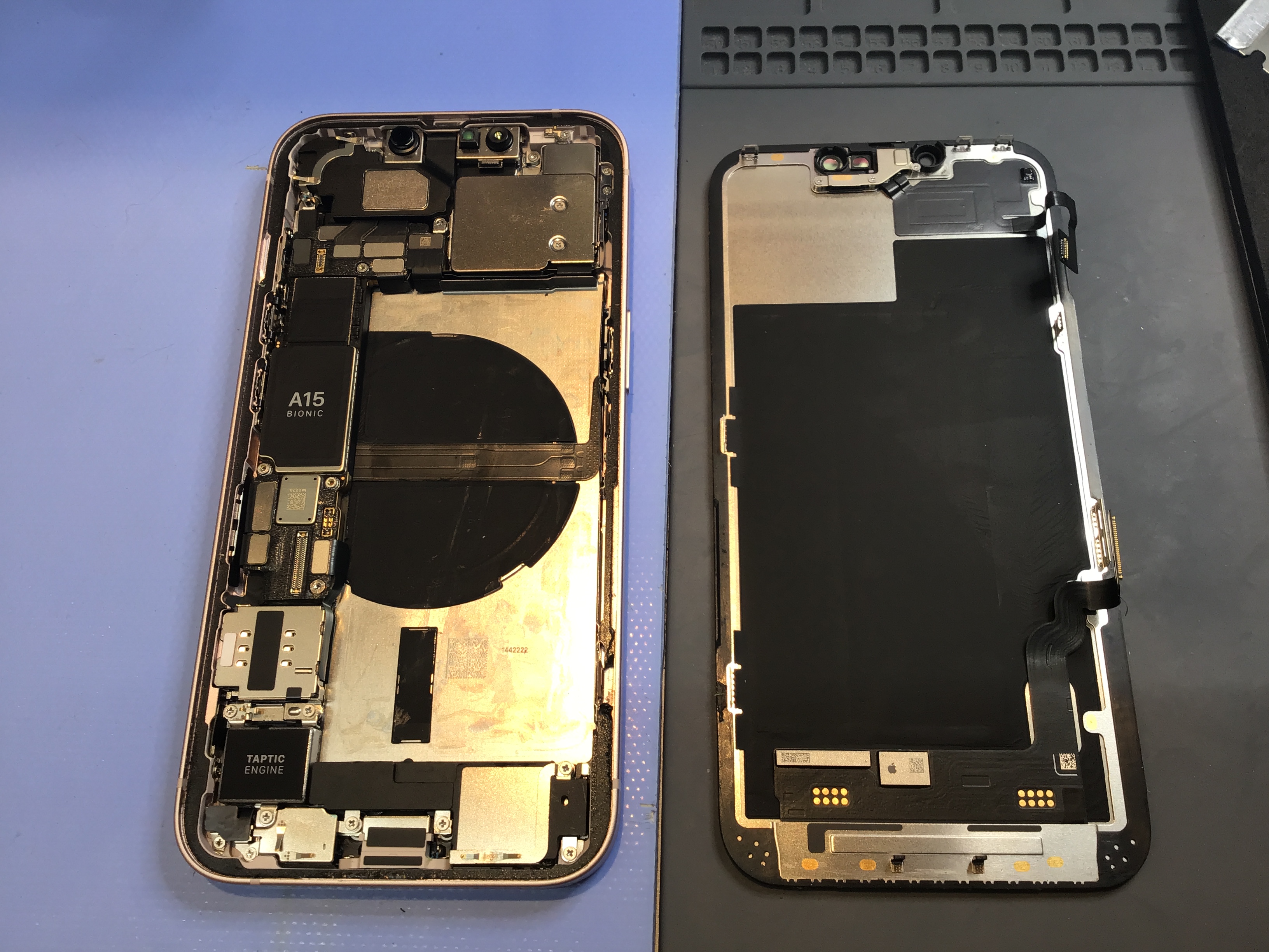 iPhone13のバッテリー交換は、データそのまま・即日修理のスマホ修理工房京王聖蹟桜ヶ丘ショッピングセンターB館店へ！