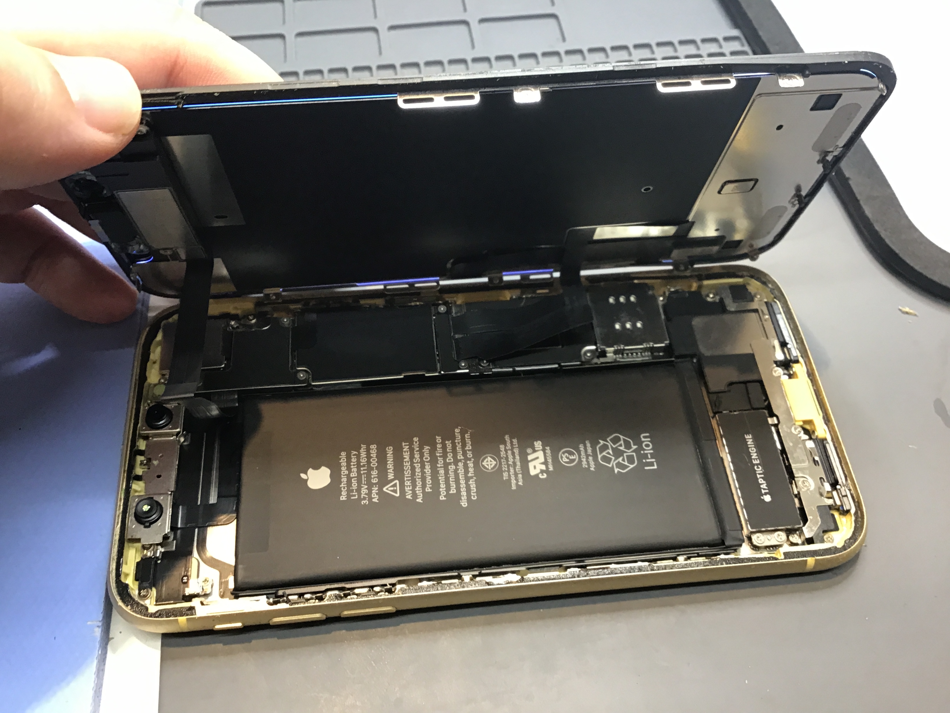 iPhoneXRのバッテリー交換は、データそのまま・即日修理のスマホ修理工房京王聖蹟桜ヶ丘ショッピングセンターB館店へ！