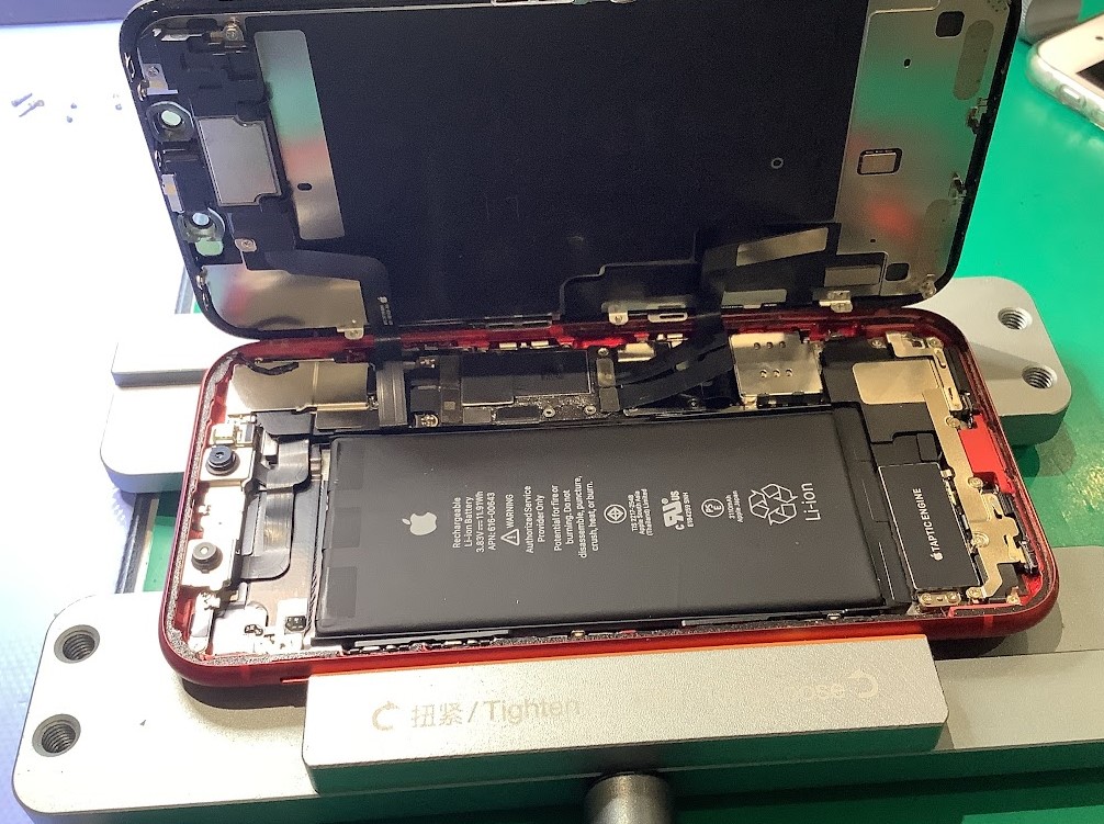iPhone11のバッテリー交換ならデータそのまま・最短即日修理のスマホ修理工房ラザウォーク甲斐双葉店へ！
