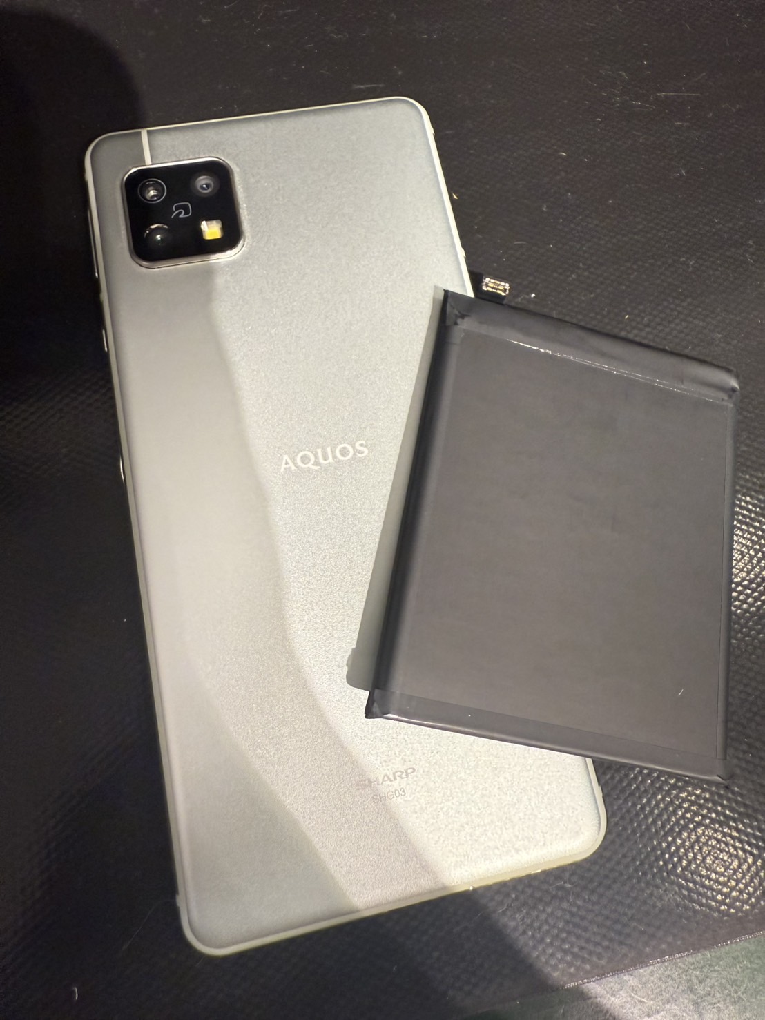 AQUOSsense5G(SHG03)のバッテリー交換修理