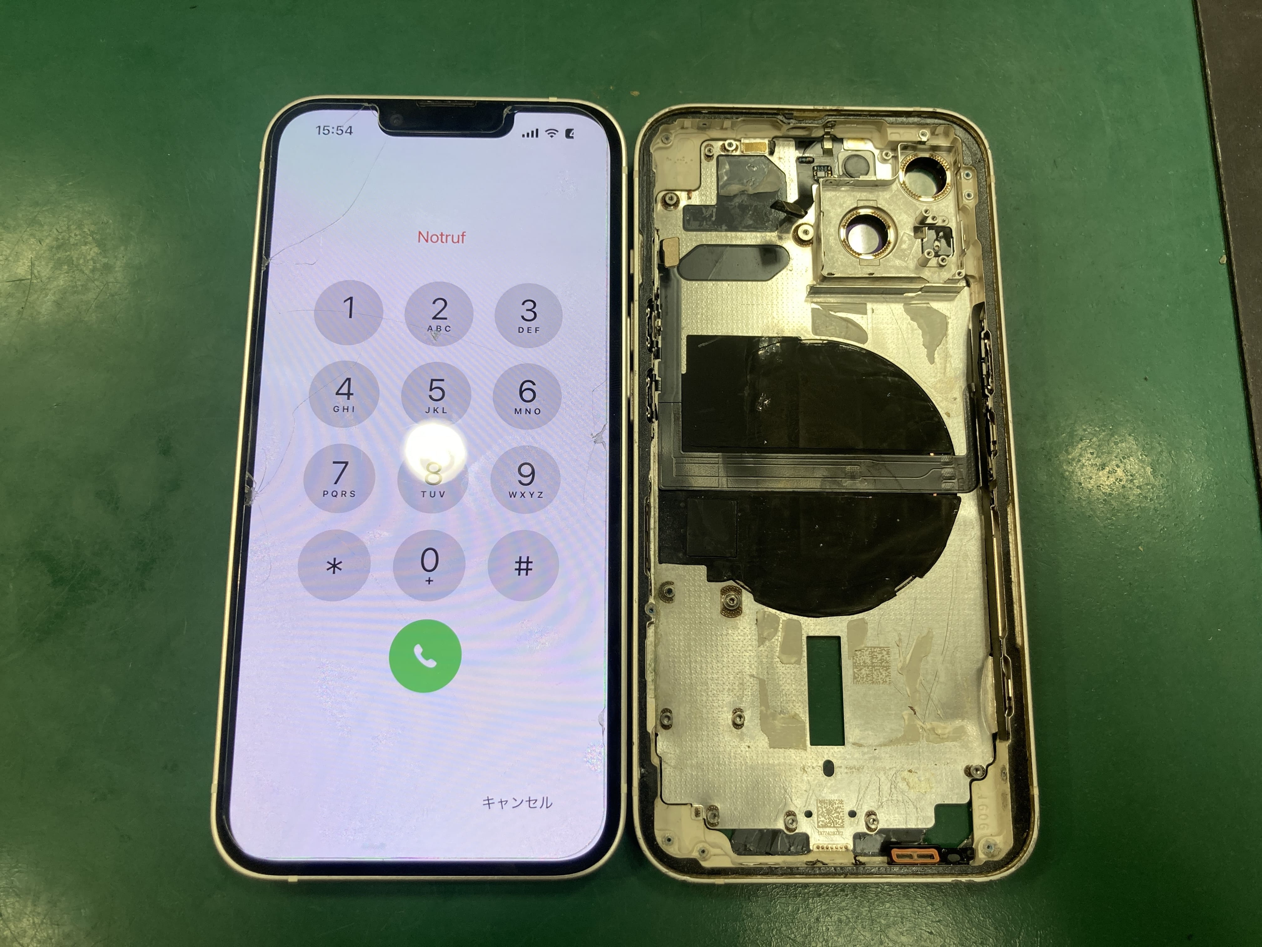 iPhone13 何度も落として気づいたらバックガラスがボロボロに