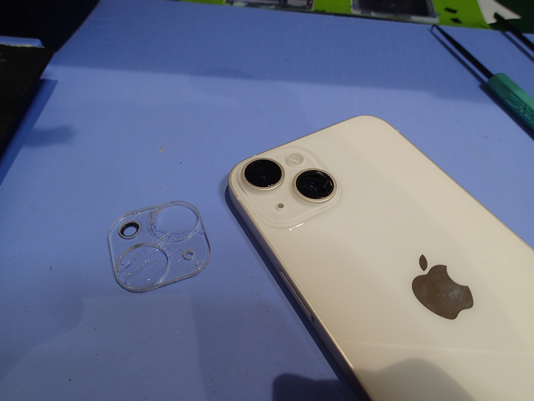 足立区よりiPhone14カメラレンズ割れ