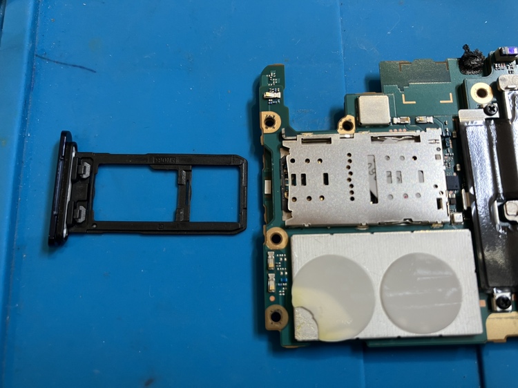 SIMカードが取り出せないトラブルもご相談ください！🔧