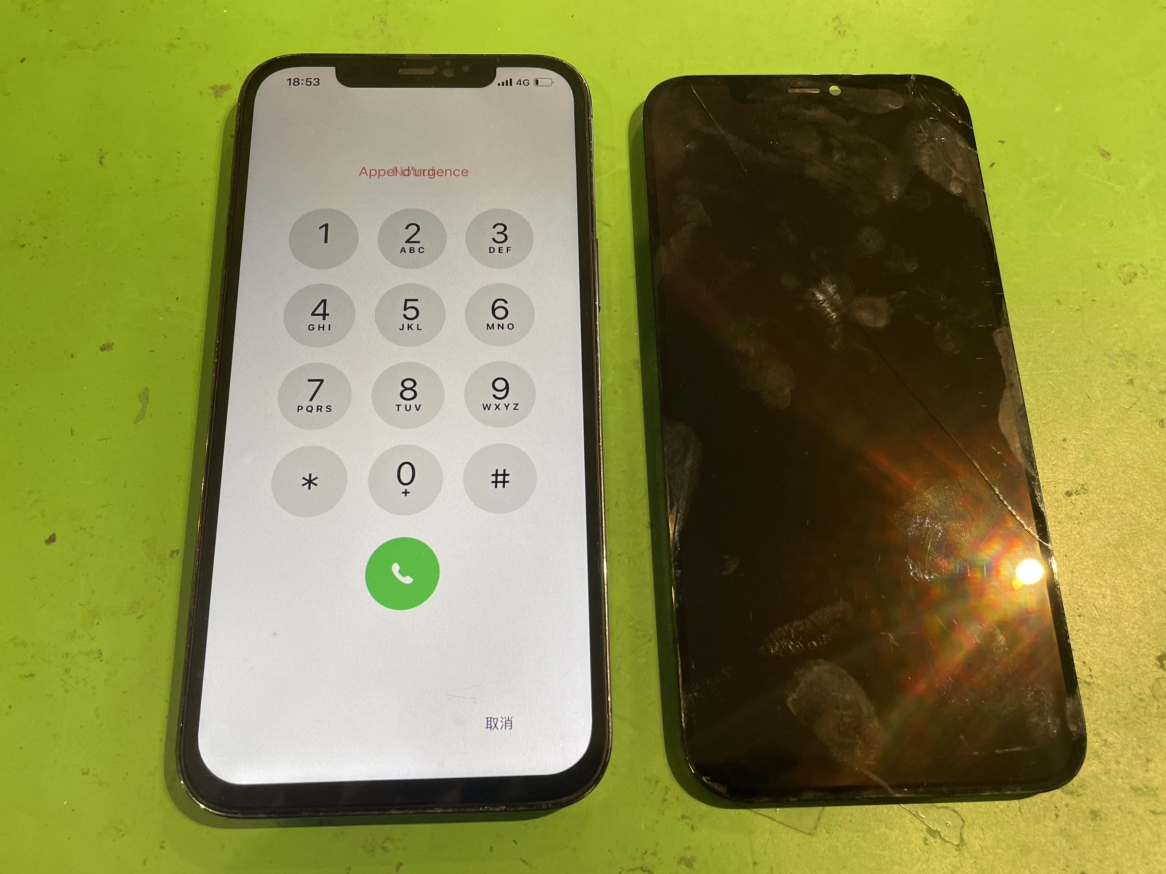 画面が映らないiPhone12の修理をいたしました。