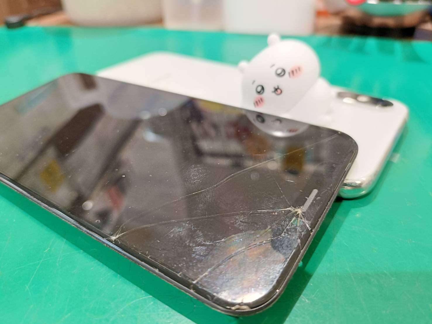 iPhone Xの画面が割れてしまった…【スマホ修理工房 京王アートマン府中店】