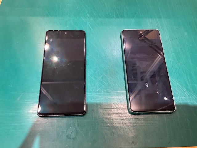 【iPhone 12mini】　液晶パネルが割れて表示・タッチが出来なくなってしまった！　スマホ修理工房イオン北浦和店