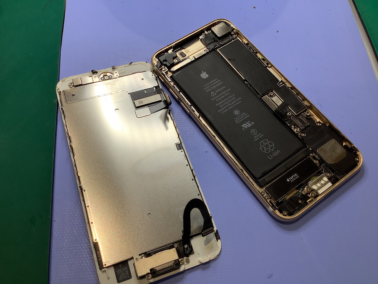 iPhone7のバッテリー交換ならデータそのまま・最短即日修理のスマホ修理工房ラザウォーク甲斐双葉店へ！