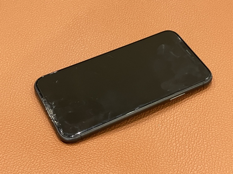 画面が割れてしまったiPhone11（アイフォン）の画面交換修理を承りました！
