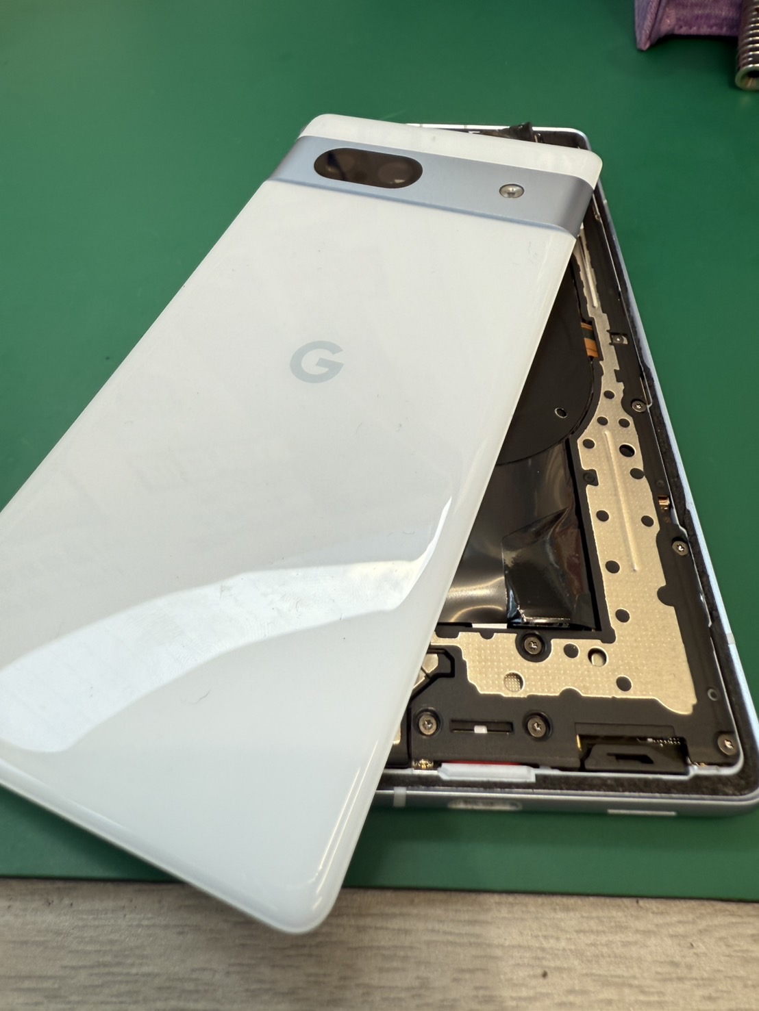 GooglePixel7aのバッテリー膨張でバッテリー交換修理