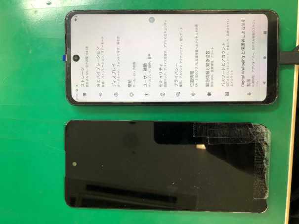 画面が割れて点かなくなってしまったmoto g52j画面交換修理【スマホ修理工房三鷹店】