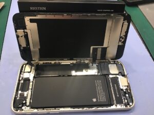 iPhone8ならデータそのまま即日修理可能なスマホ修理工房二俣川店へ！