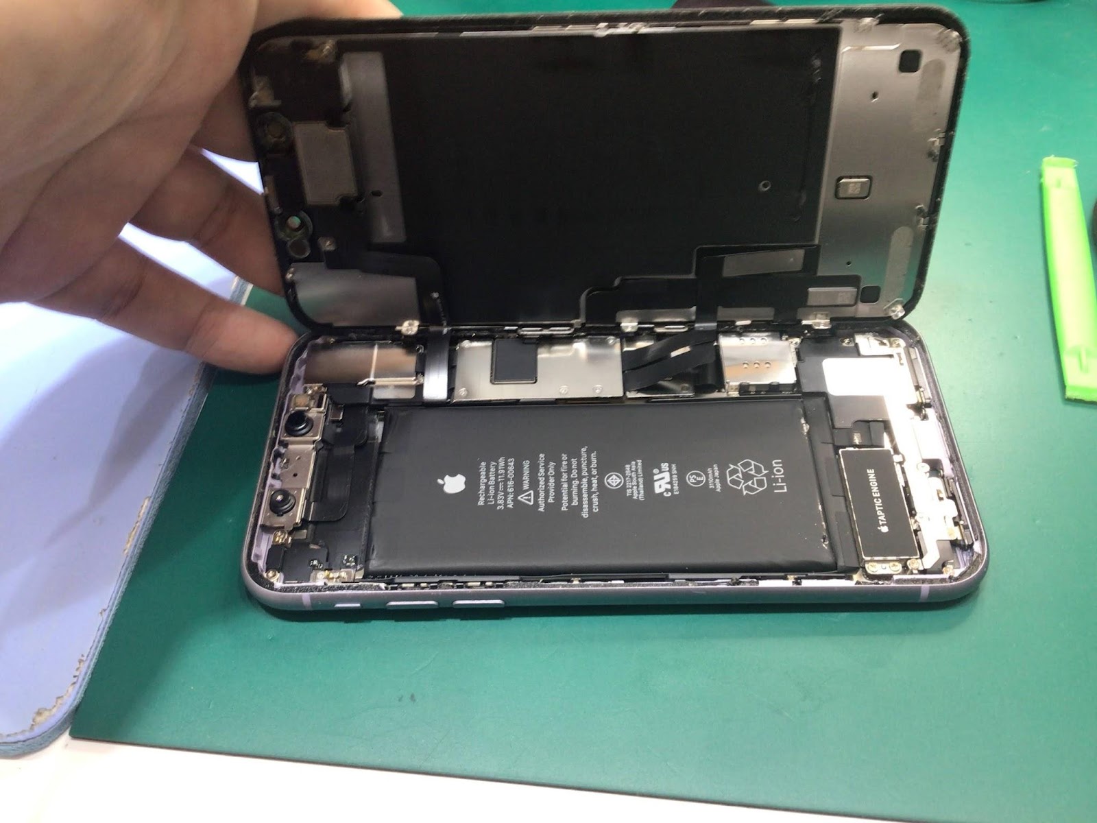 iPhone11 バッテリー修理　データをそのまま・最短即日修理のスマホ修理工房イーアス高尾店にご相談下さい！