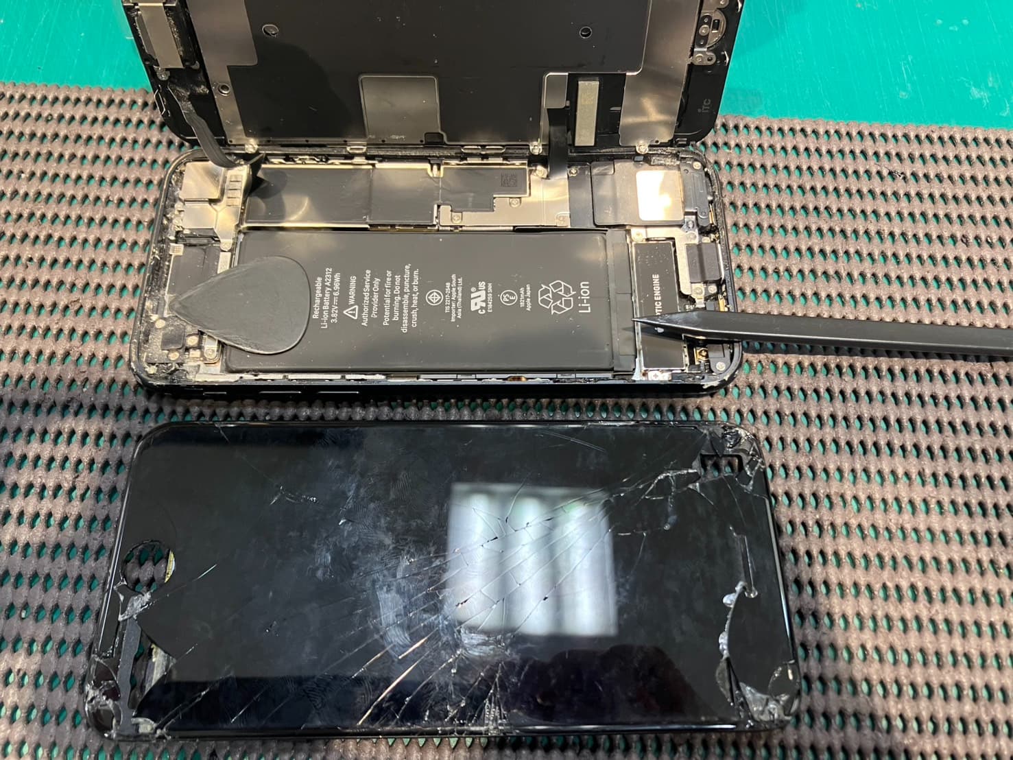 iPhone SE2の画面割れの交換修理をいたしました　-スマホ修理工房浦和パルコ店-
