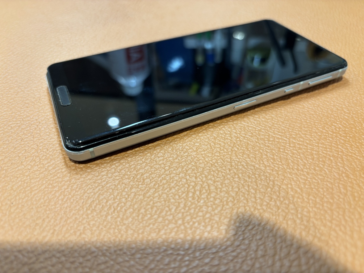 バッテリーが膨張してしまったAQUOSsense5Gのバッテリー交換を承りました!