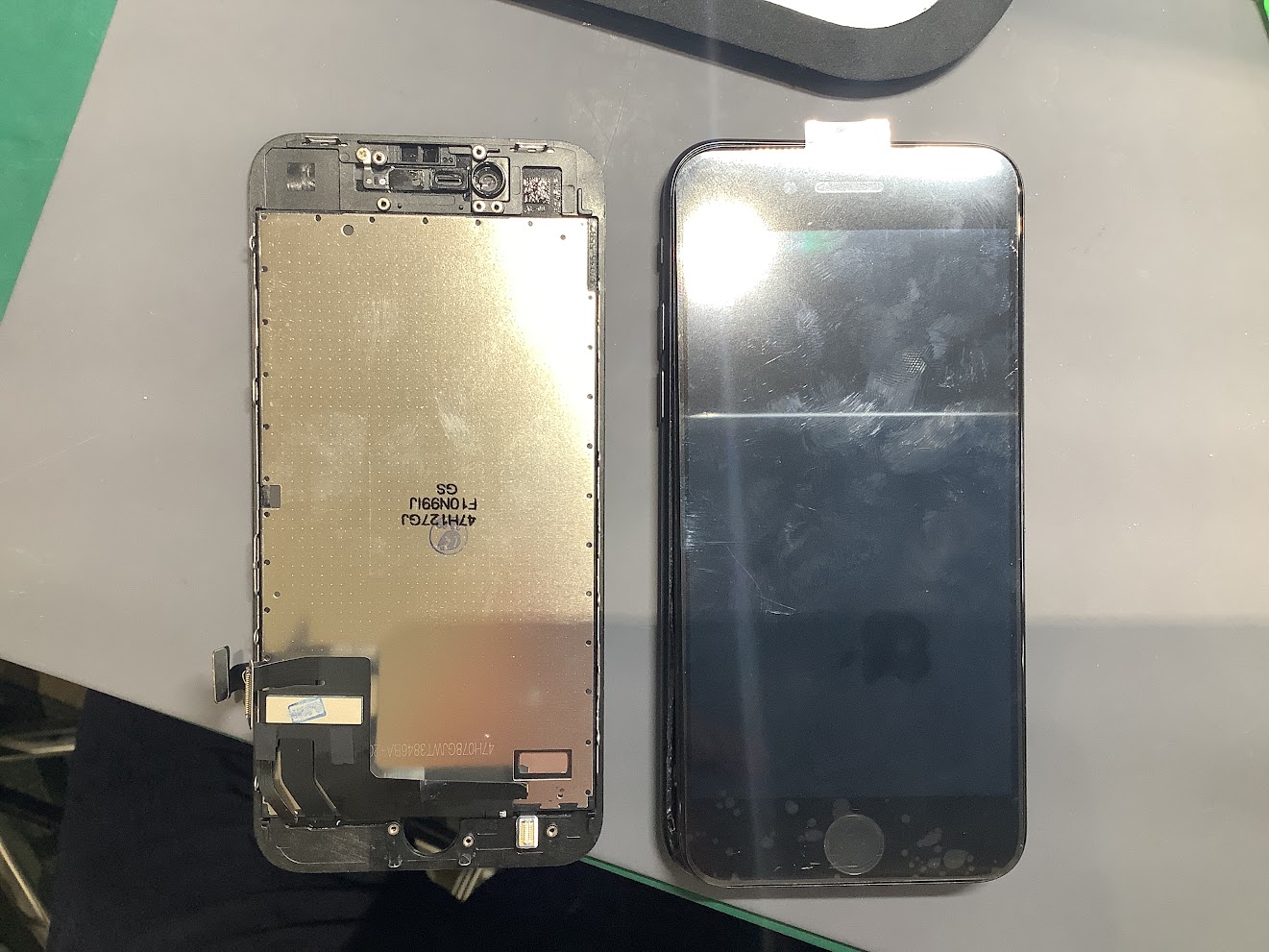 iPhoneSE2の液晶画面交換ならデータをそのまま・最短即日修理のスマホ修理工房ラザウォーク甲斐双葉店にご相談ください！