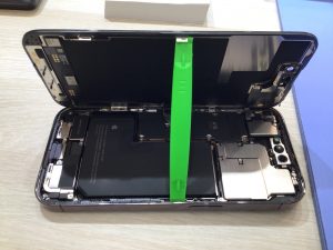 iPhone14Proのバッテリー交換ならデータをそのまま・最短即日修理のスマホ修理工房グランデュオ蒲田店にご相談ください！