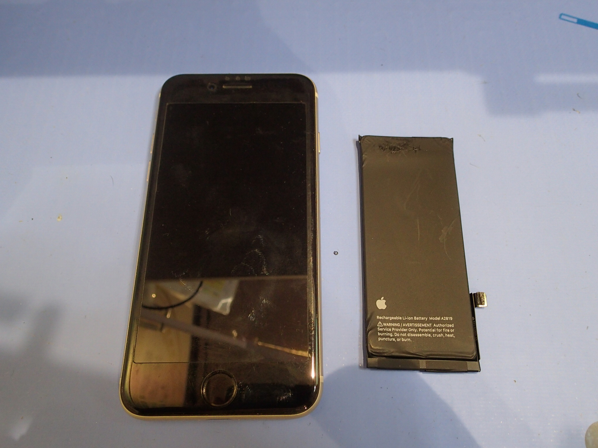 八潮市よりiPhoneSE3のバッテリー交換【スマホ修理工房フレスポ八潮店】
