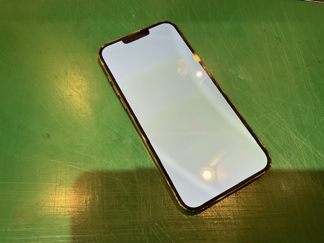 【iPhone13 ProMax】　液晶表示が出来なくなってしまった！液晶パネル交換修理　スマホ修理工房イオン北浦和店