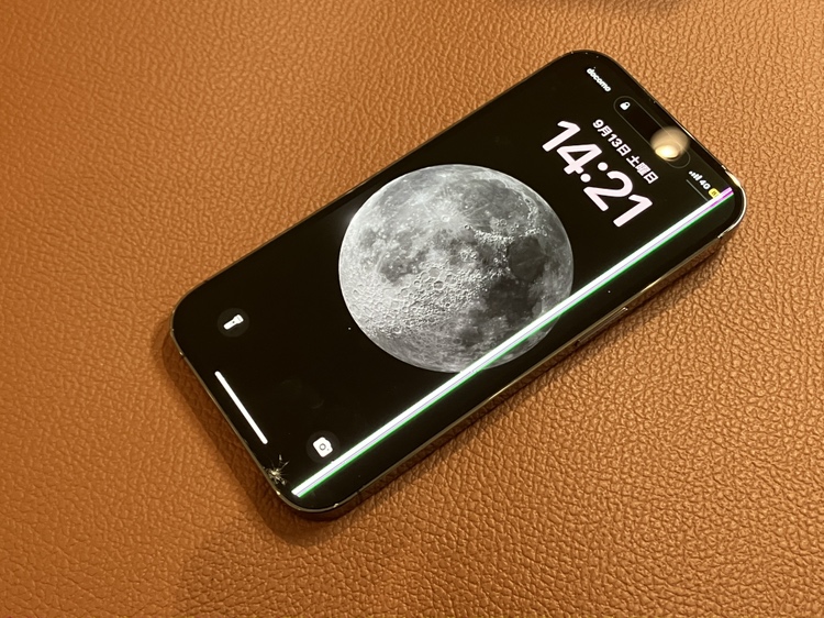 液晶不良が起こってしまったiPhone14Pro（アイフォン）の画面交換修理を承りました