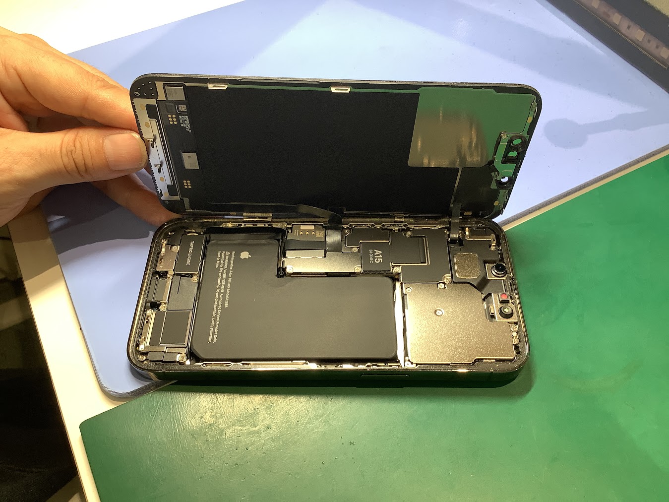 iPhone13Proのバッテリー交換ならデータをそのまま・最短即日修理のスマホ修理工房グランデュオ蒲田店にご相談ください！