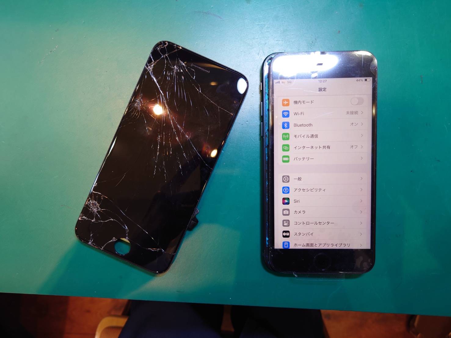 画面にヒビが…iPhone SE3の画面交換修理を行いました!!【スマホ修理工房荻窪タウンセブン店】