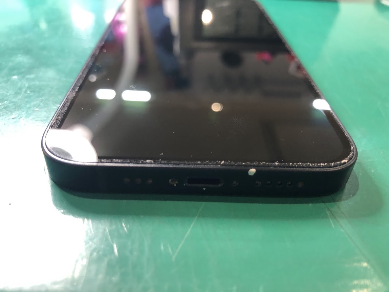iPhone12の充電口交換なら最短即日修理のスマホ修理工房海老名ビナウォーク店にご相談ください！