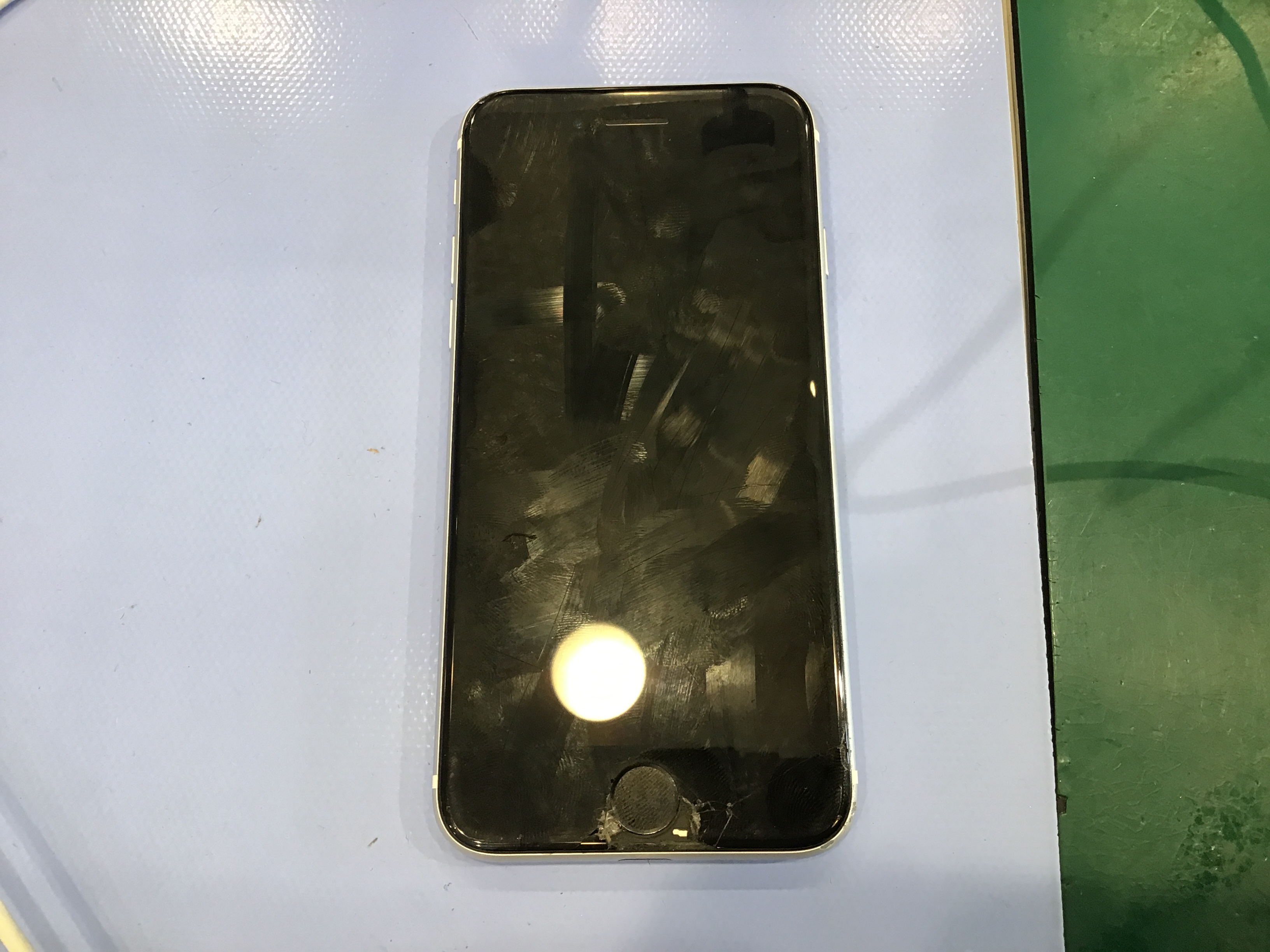 スマホ修理工房セレオ相模原店/iPhoneSE2の修理を承りました