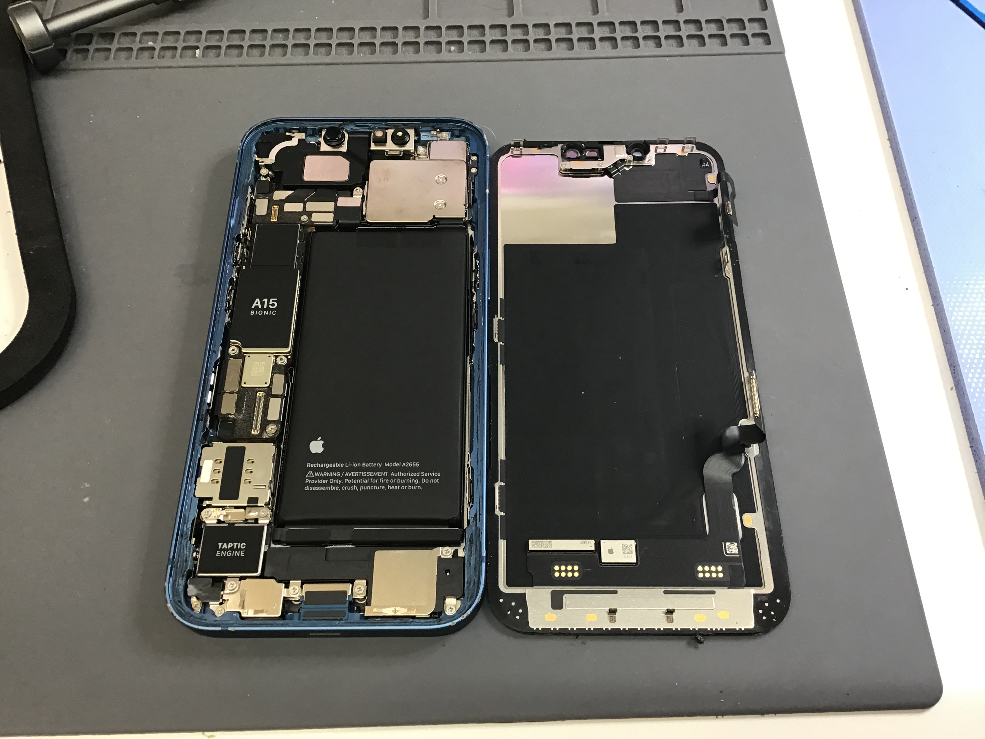 iPhoneのバッテリー交換は、データそのまま・即日修理のスマホ修理工房京王聖蹟桜ヶ丘ショッピングセンターB館店へ！
