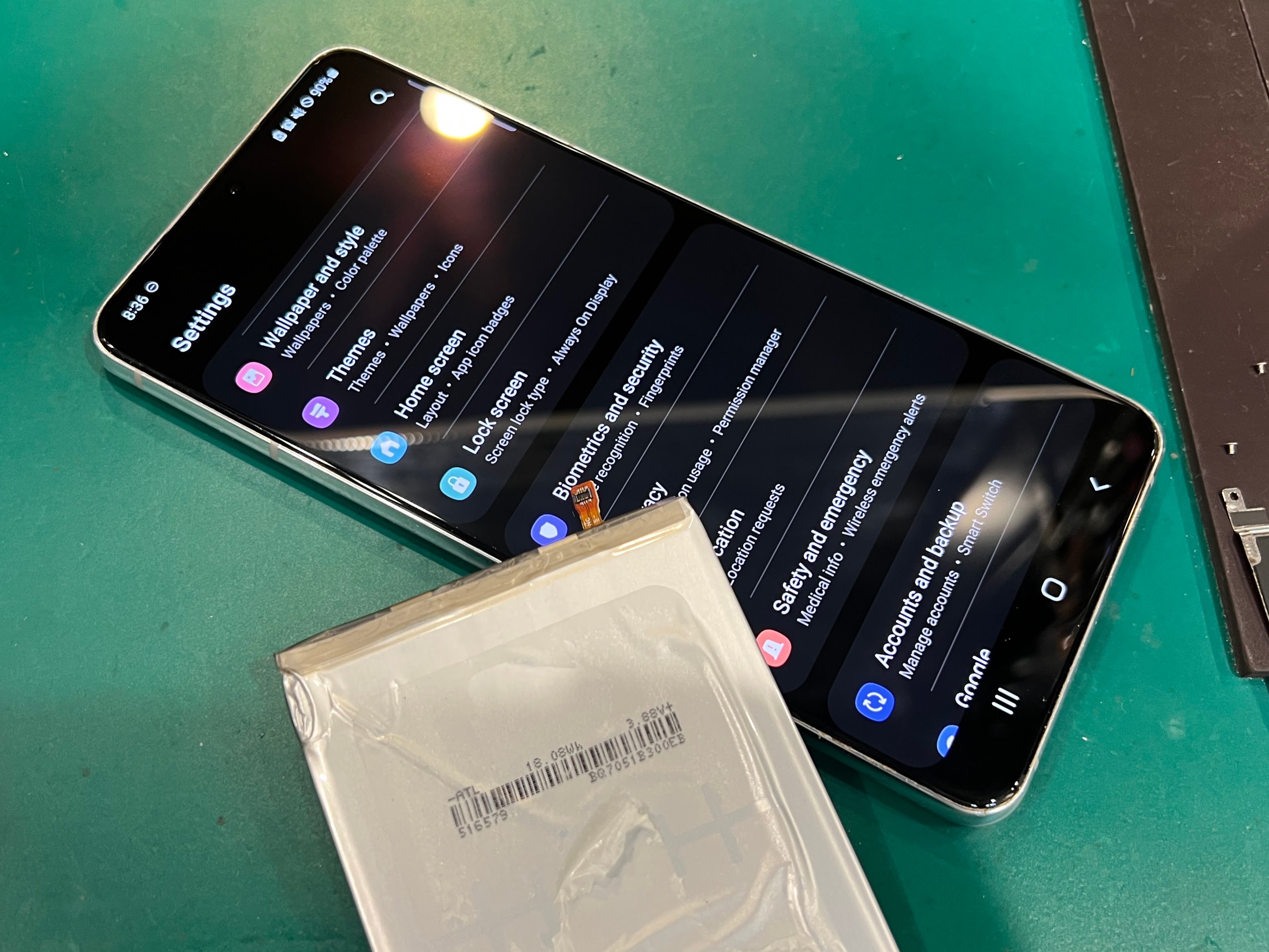 起動不可のGalaxyS21+（ギャラクシー）バッテリー交換で無事起動！【スマホ修理工房ペリエ千葉店】