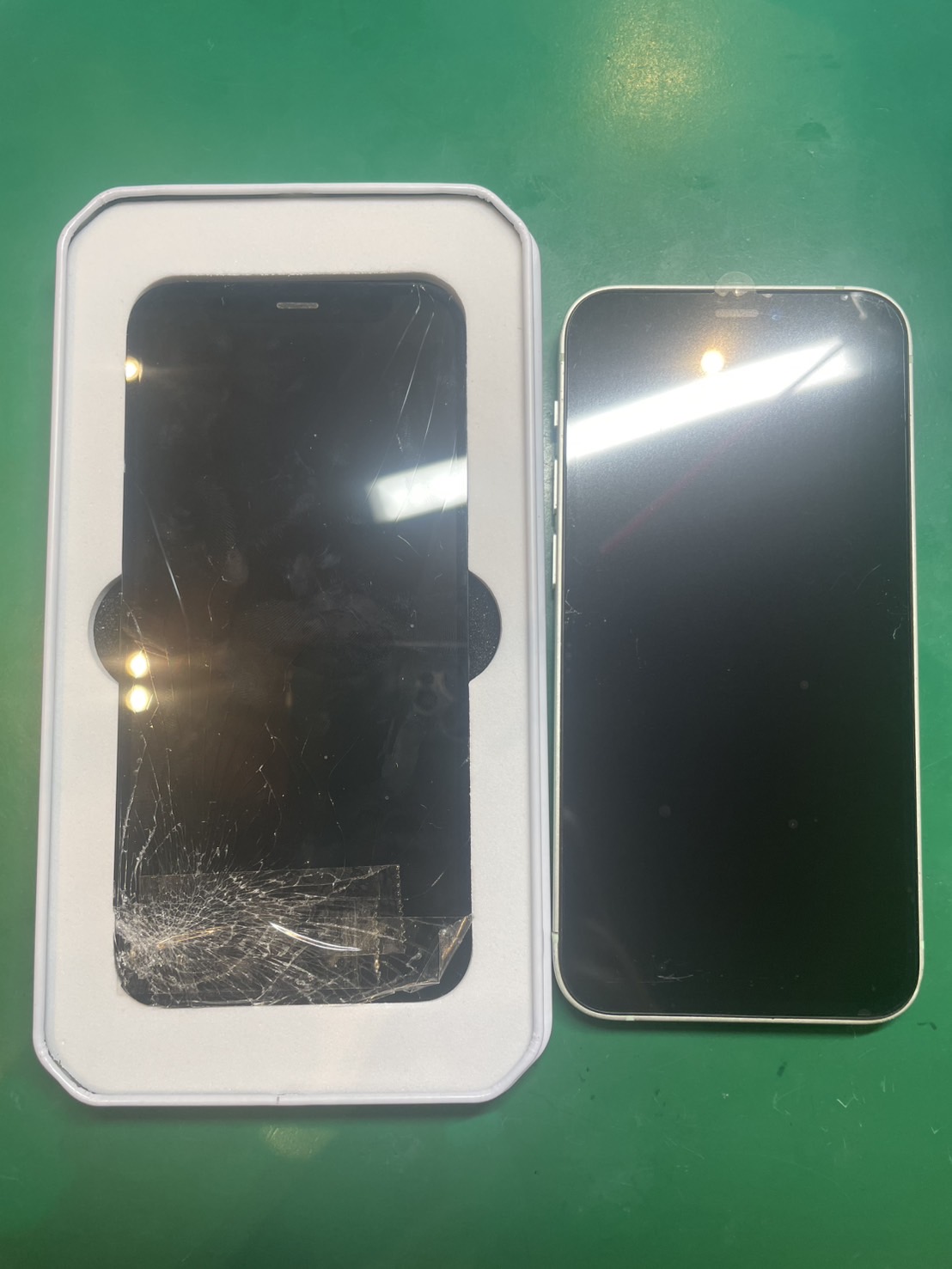 画面がバキバキに…　iPhone 12mini　画面交換修理【スマホ修理工房ミーツ国分寺店】
