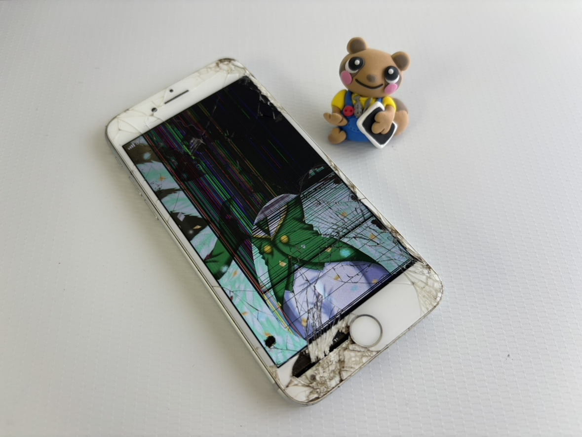 中央林間店ではこんな状態のiPhoneの画面も修理可能です！