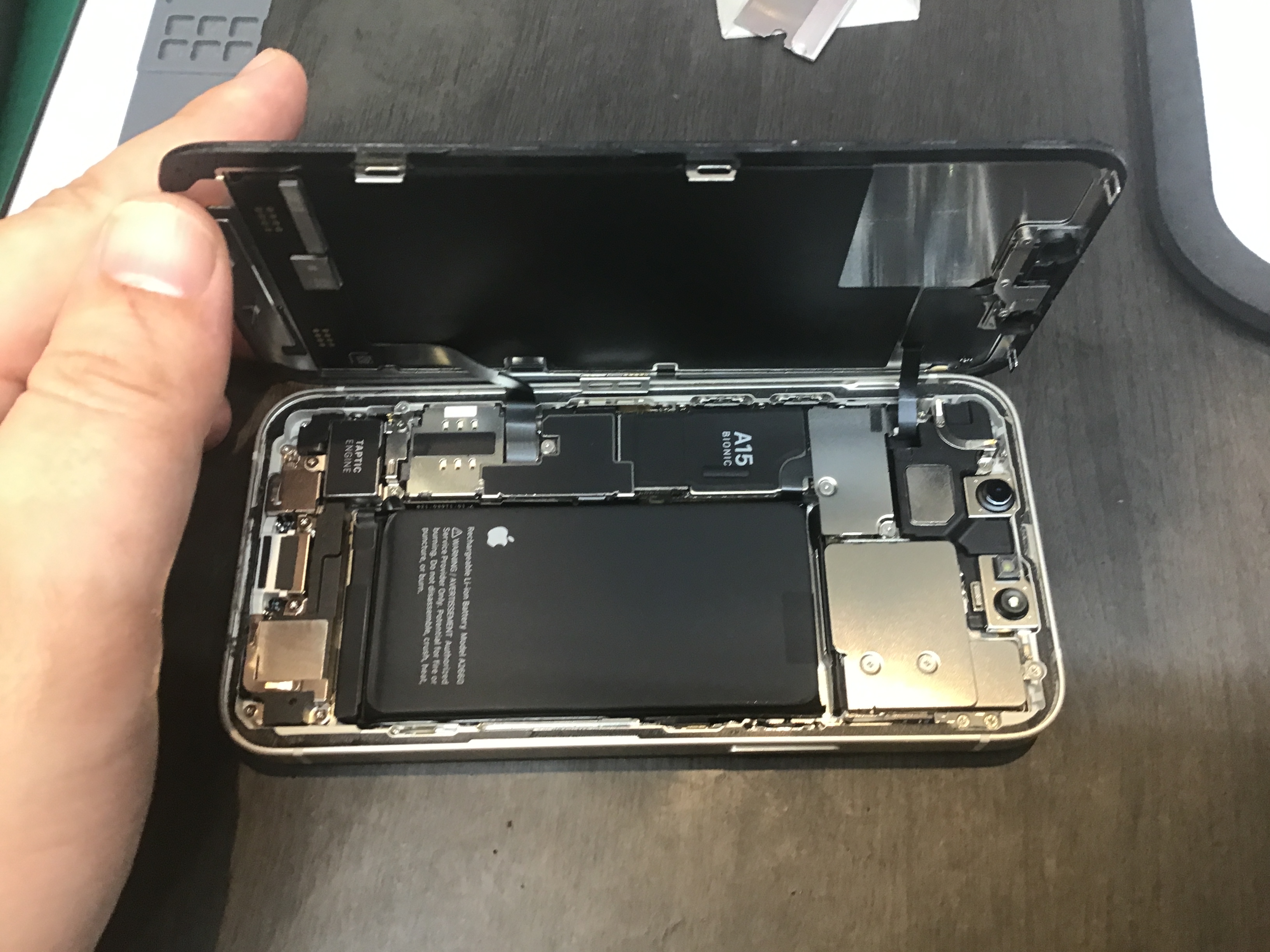 iPhone14のバッテリー交換は、データそのまま・即日修理のスマホ修理工房京王聖蹟桜ヶ丘ショッピングセンターB館店へ！