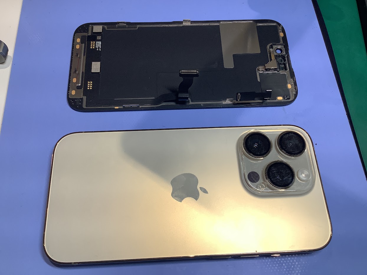 iPhone14の液晶画面交換ならデータをそのまま・最短即日修理のスマホ修理工房ラザウォーク甲斐双葉店にご相談ください！