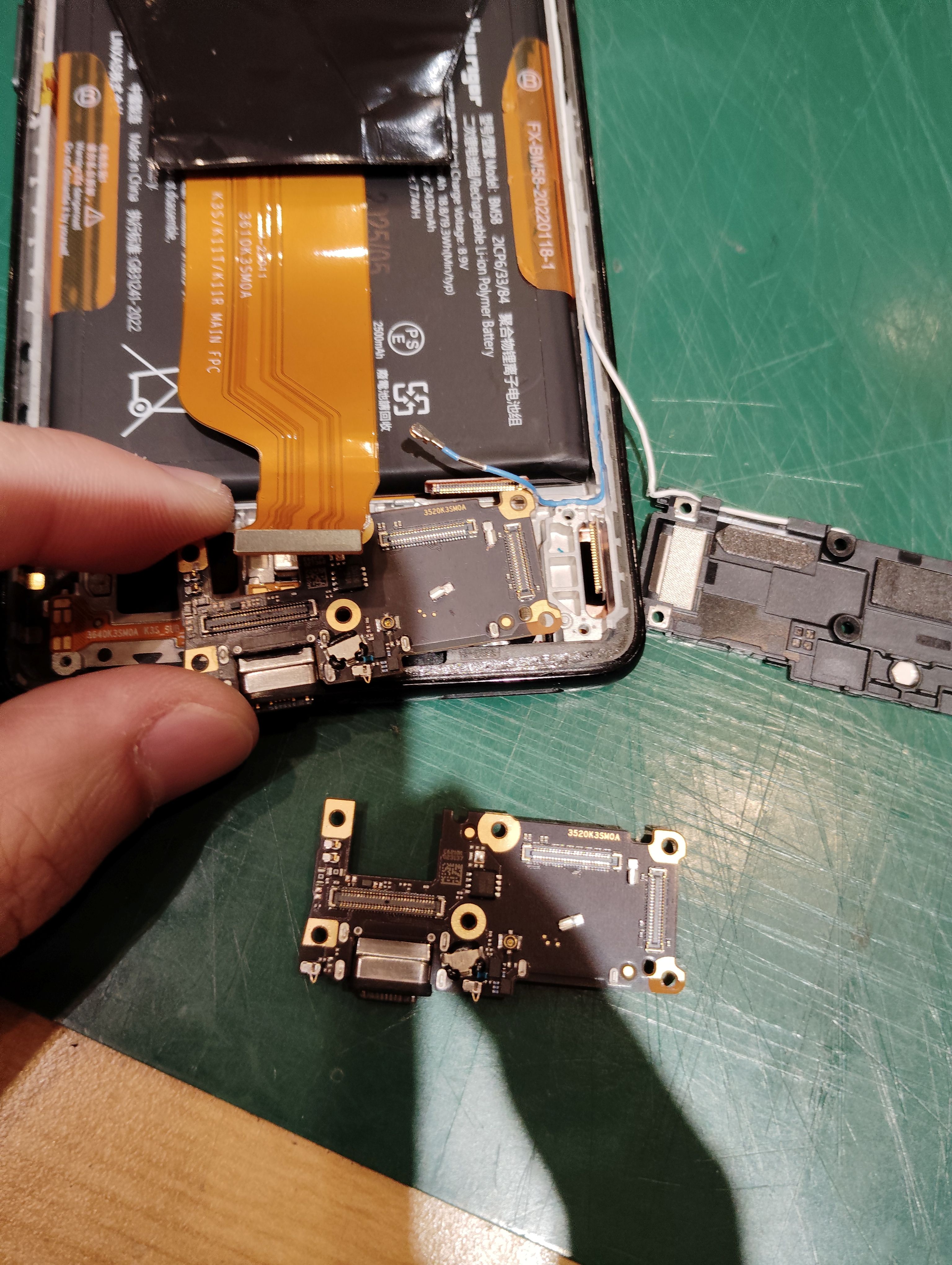 【Xiaomi 11T Pro】シャオミの部品交換も、取り寄せ対応で承ります　スマホ修理工房イオン北浦和店