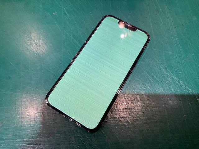 【iPhone13 Pro】　液晶全体が緑色に！？　液晶パネル交換修理　スマホ修理工房イオン北浦和店