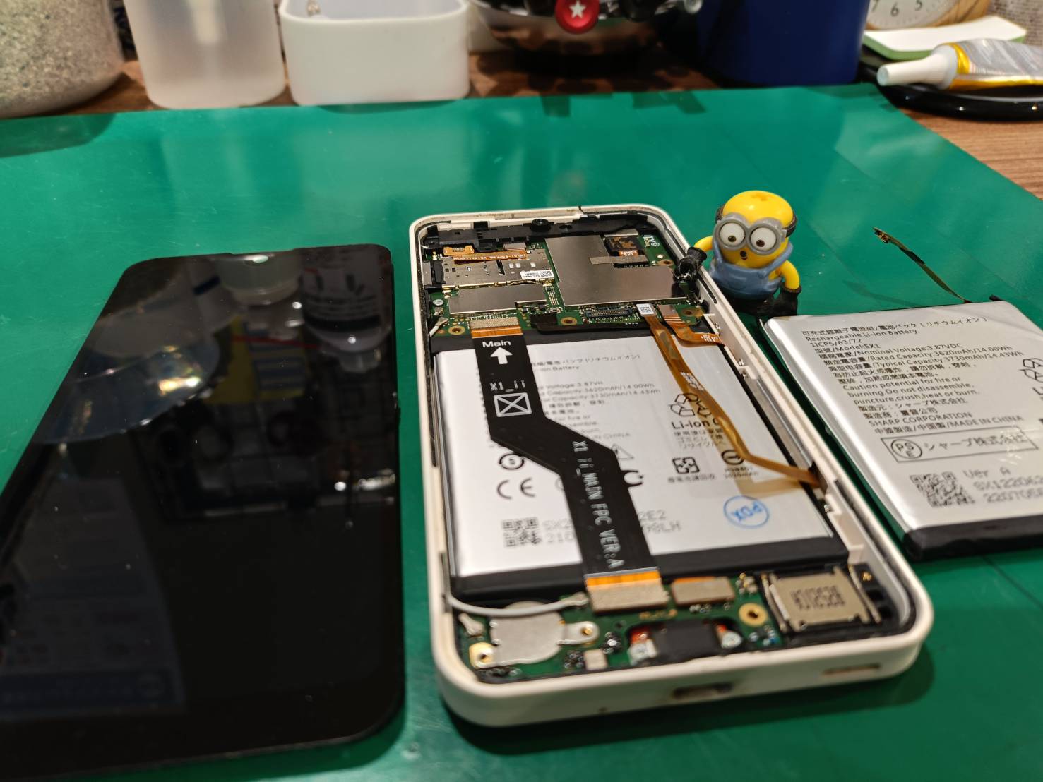AQUOSwish2 バッテリー交換です♪♪ 【修理日記】 | iPhone修理